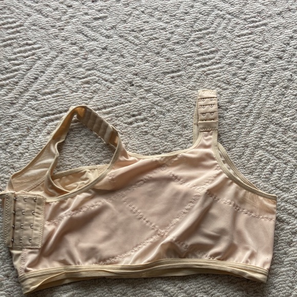 Surgical bra - Picture 2 of 3